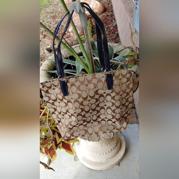 NEW AUTHENTIC COACH TOTE BAG JACQUARD SIGNATURE C WITH BLUE PATENT LEATHER TRIM - Picture 3 of 16